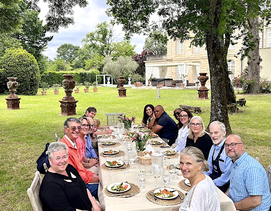 Drinking First Growths for lunch in the park of Chateau Coulon Laurensac is what we call a true Bordeaux Wine Experience on the Bordeaux Grand Cru Tour II, May 2023