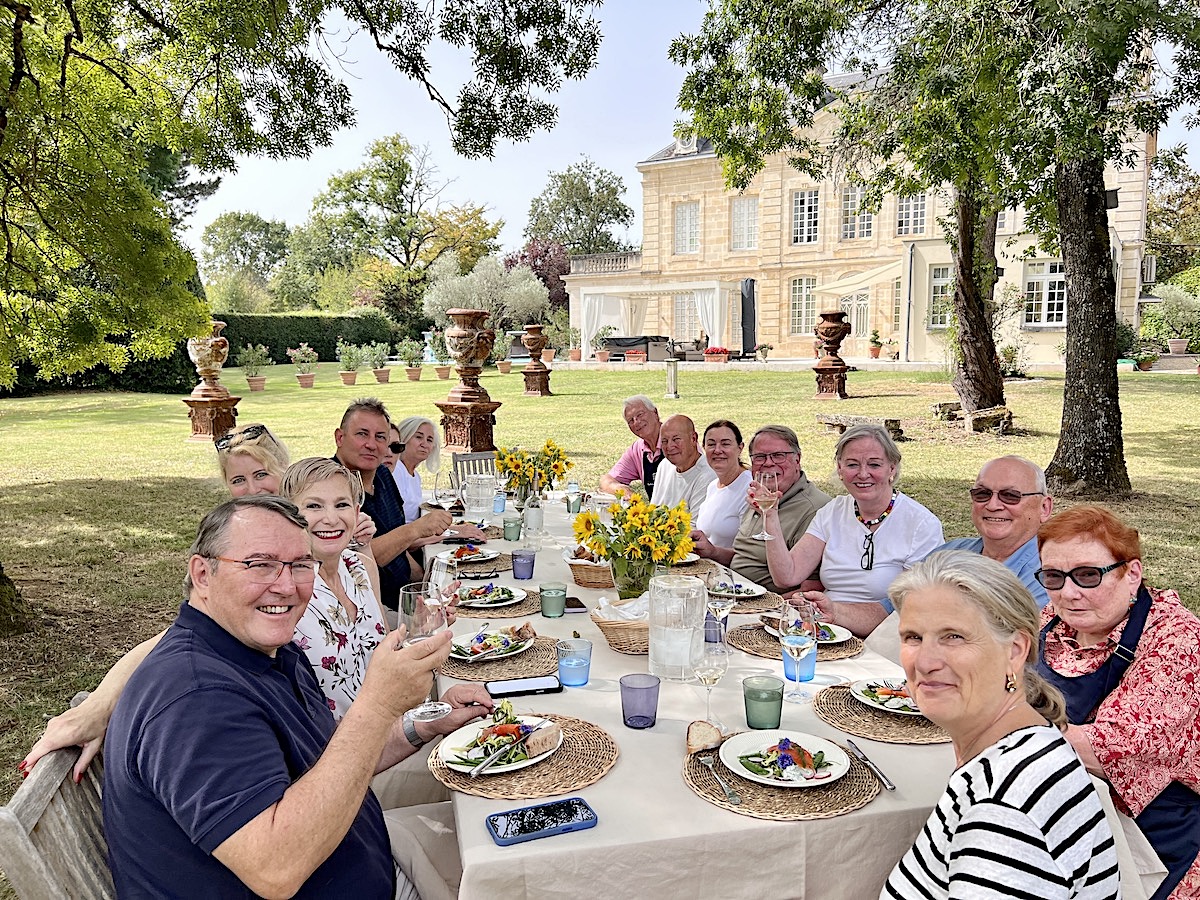 Drinking First Growths for lunch in the gardens of Chateau Coulon Laurensac is what we call a true Bordeaux Wine Experience on the 2023 Bordeaux Grand Cru Harvest Tour I 